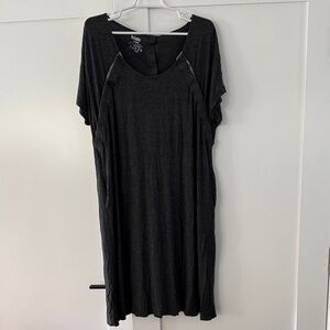 Frida Mom labor & delivery hospital gown